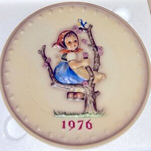 Vintage Goebel MJ Hummel 1976 6th Annual Collector's Plate Apple Tree Girl